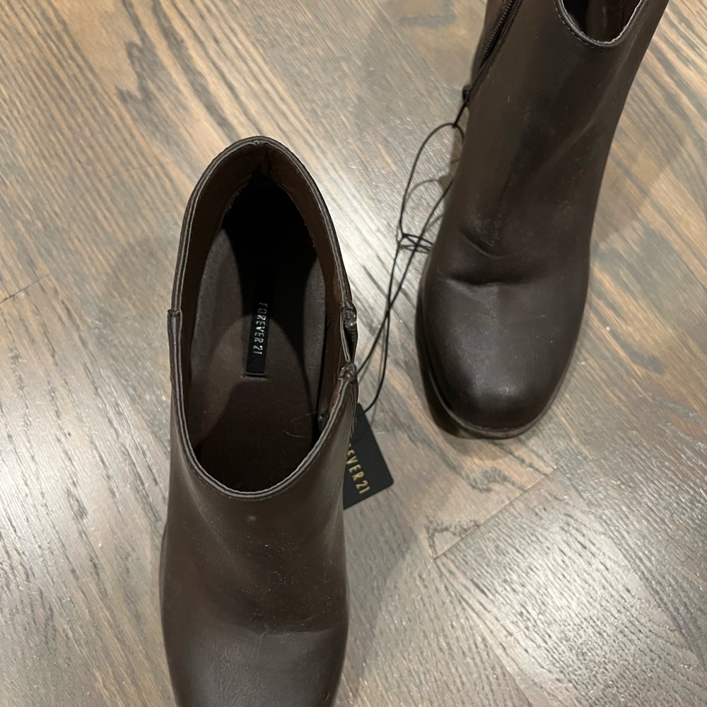Forever 21 Chocolate Brown Booties Size 8.5 - Picture 2 of 4